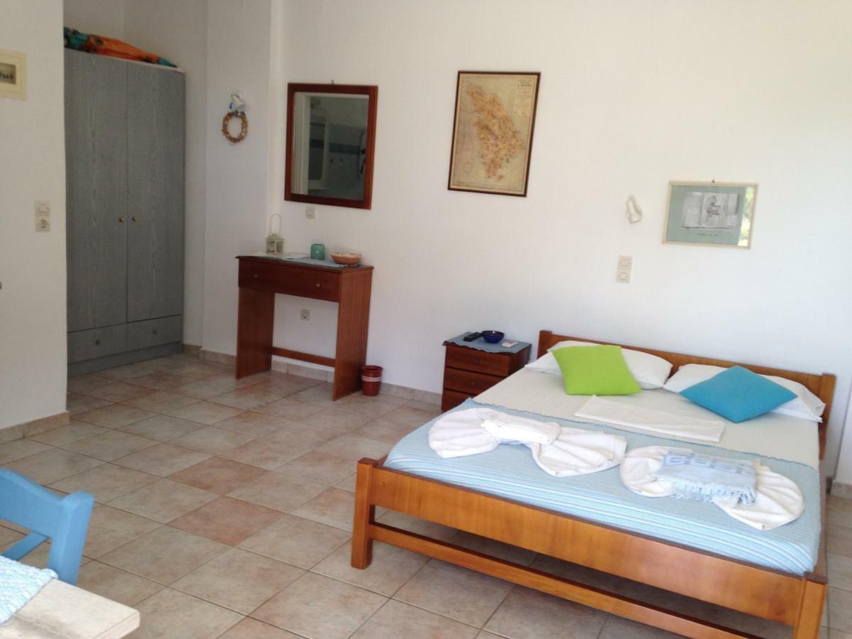 Villa Costa Studios Вати Екстериор снимка