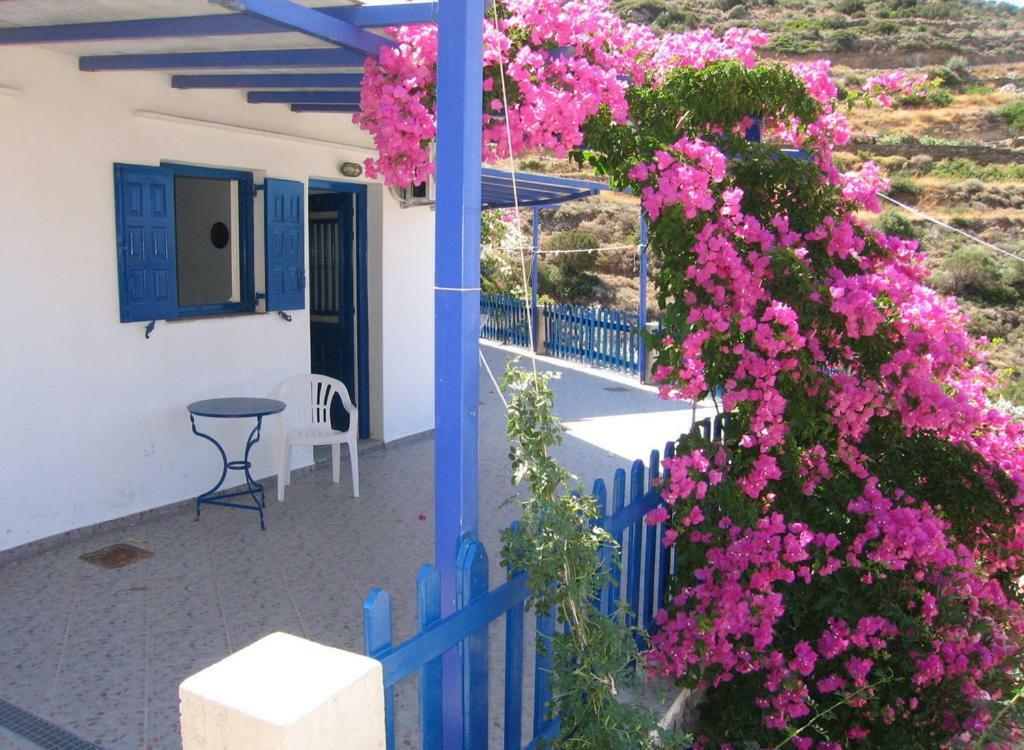 Villa Costa Studios Вати Екстериор снимка